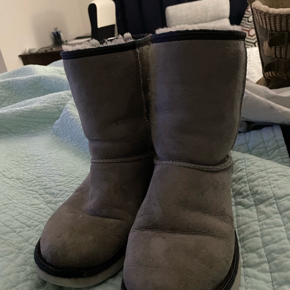 Ugg grey winter boots with some wear and some spots on the front. Size 8